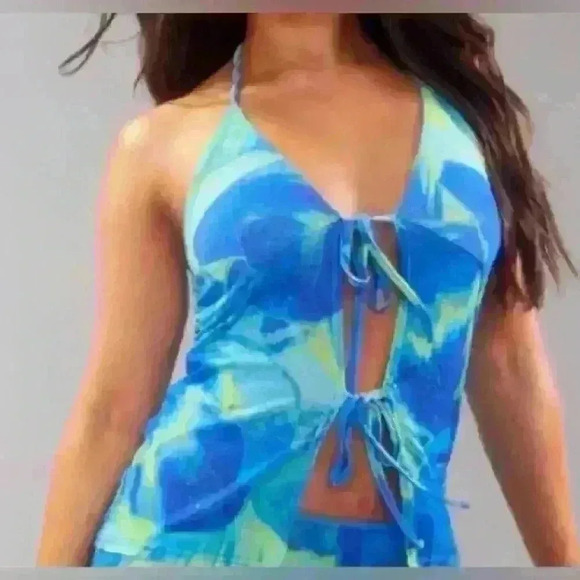 PrettyLittleThings Women’s Blue Abstract Floral Burn Out Printed‎ Top Size 6 - Picture 1 of 6